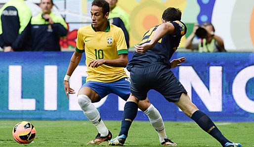 Brasiliens Neymar (l.) war gegen die Socceroos einer der überragenden Akteure