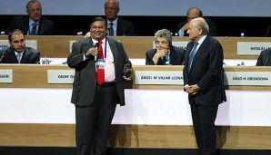 Vernon Manilal Fernando (v.l.) wurde von der Ethikkommission der FIFA lebenslang gesperrt
