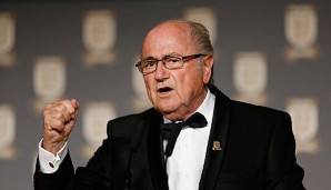 Sepp Blatter scheint nun auf die anhaltende Kritik in Bezug auf Katar zu reagieren