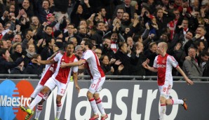 Beim Ajax-Sieg gegen Barcelona stürzte der junge Fan unglücklich von der Tribüne