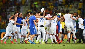 Die Griechen qualifizierten sich gegen die Elfenbeinküste in letzter Sekunde für das Achtelfinale