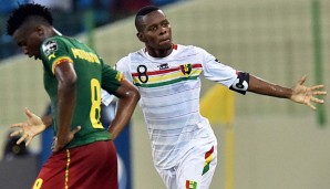 Ibrahima Traore traf gegen Kamerun mit Trainer Volker Finke zum Ausgleich