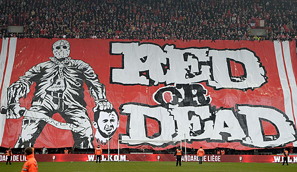 Die Fans von Standard Lüttich widmeten Steven Defour ein geschmackloses Banner