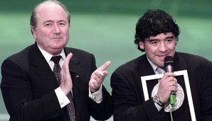 Maradona fällt gerne durch markige Aussagen auf: Diesmal knüpft er sich FIFA-Chef Blatter vor