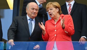 Angela Merkel begrüßt den Rücktritt von Sepp Blatter