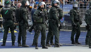 Etwa 30.000 Einsatzstunden entfallen den niederländischen Polizisten auf Fußballspiele