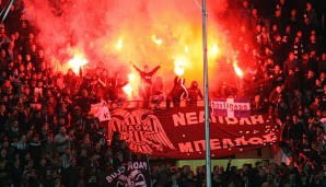 PAOK-Fans hatten in der 89. Minute den Platz gestürmt