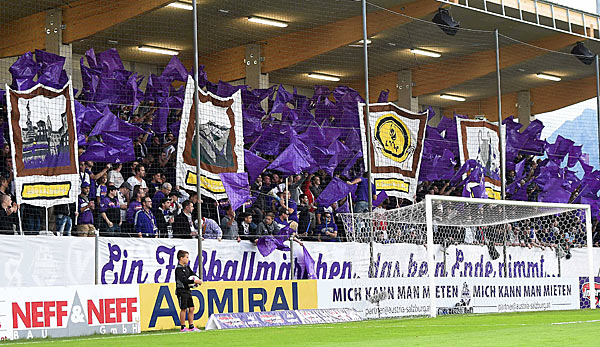 "Wir haben Austria Salzburg gerettet!", skandieren die violetten Fans am liebsten