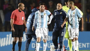 Lionel Messi (M.) hat sich gegen Honduras am Rücken verletzt