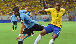 Douglas Costa feiert seine Rückkehr in die brasilianische Nationalmannschaft