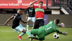 David Neres (l.) trifft gegen Ligakonkurrent Nijmegen