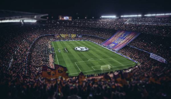 Das legendäre Camp Nou in Barcelona bietet sage und schreibe 99.354 Zuschauern Platz, damit ist es das größte Stadion Europas. Hier spielt bekanntlich der FC Barcelona.