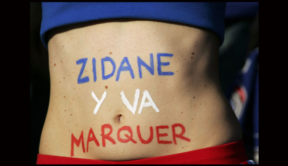 Für die Franzosen das Motto der ganzen WM und ein durchaus erfolgreicher Popsong. Ganz frei übersetzt: Der liebe Gott, also Zinedine Zidane, wird's schon richten