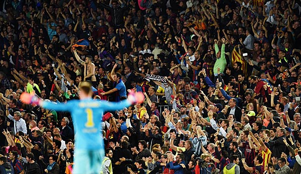 Fußball-Fans des FC Barcelona beim Champions League-Spiel