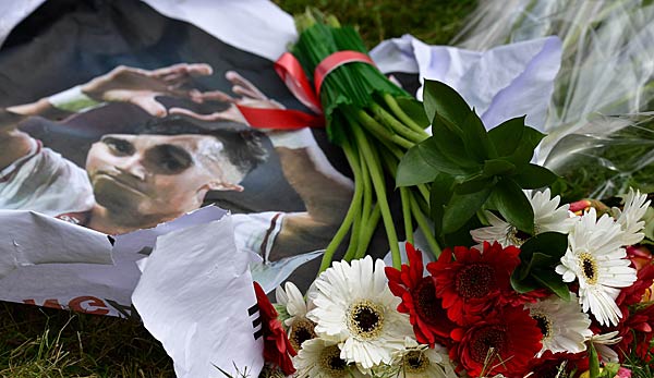Die Gedenkstätte von Abdelhak Nouri vor dem Krankenhaus in Amsterdam in dem er liegt