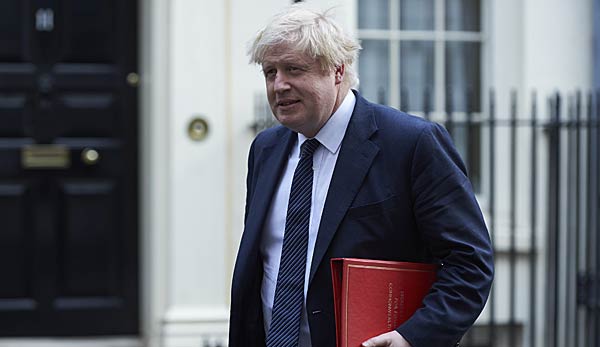 Nach der Vergiftung eines Ex-Spions droht Englands Außenminister Boris Johnson mit dem WM-Verzicht.