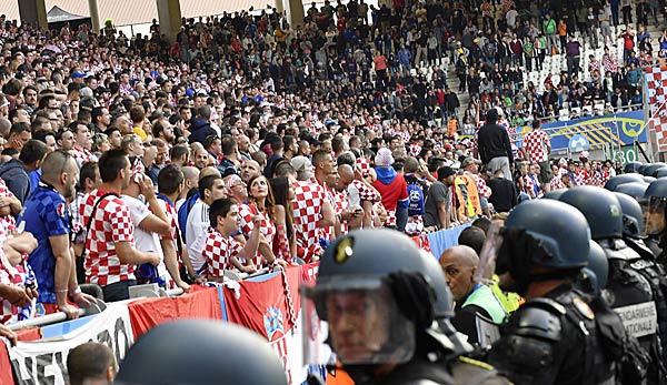 Kroatien: Ivan Zgrablic demonstriert gegen seinen eigenen Klub und wird verhaftet.