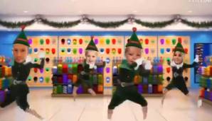 Da ist jemand ganz besonders kreativ mit den Weihnachtsgrüßen. Na, erkennt ihr den Kollegen links? Es ist ManCity-Star Kevin De Bruyne, der mit seiner Family ein kurzes "Elfen-Dance-Video" zum Besten gibt.