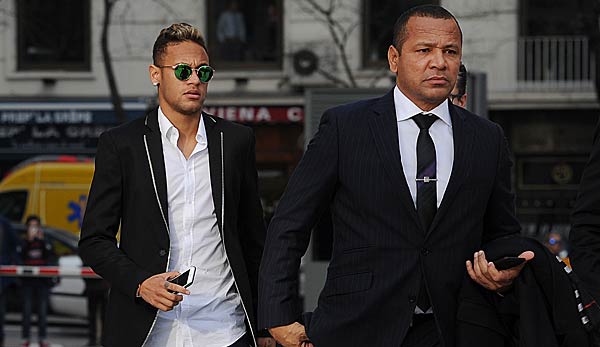 Der Vater von PSG-Star Neymar hat an der Umgangsweise mit seinem Sohn schwere Kritik geübt.