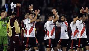 Knapp zehn Monate nach den skandalösen Fan-Attacken beim argentinischen Fußball-Superclasico in der Copa Libertadores hat Titelverteidiger River Plate im erneuten Stadtduell von Buenos Aires gegen Boca Juniors Kurs aufs Endspiel genommen.