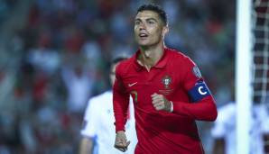 Damit ist CR7 auch der Spieler mit den meisten Länderspieltoren überhaupt. Mit seinem Doppelpack bei der WM 2021 im Gruppenspiel gegen Frankreich zog Ronaldo am Iraner Ali Daei vorbei, der bei 108 Länderspieltoren stand.