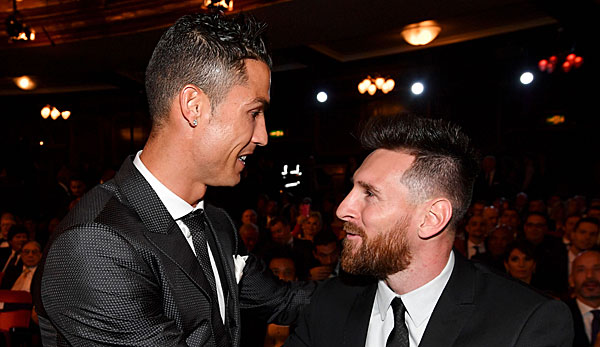Cristiano Ronaldo und Lionel Messi beim quatschen Ballon d'Or.