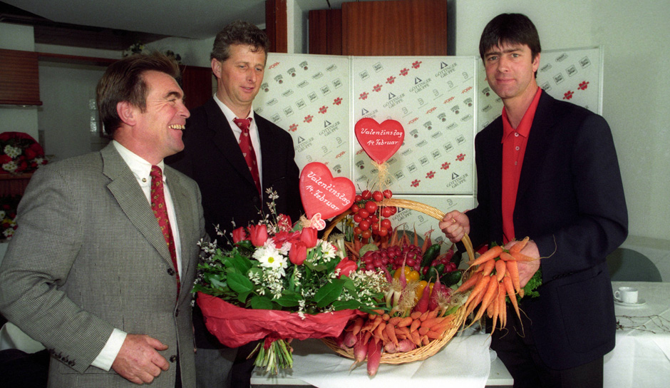 Valentinstag - Rosen, Schokolade und Romantik pur. Oder, wie hier bei Joachim Löw, auch mal ein Gemüse-Präsentkorb. Pünktlich zum 14. Februar hat SPOX die romantischsten Fußballer dieses Planeten gesucht - und gefunden.