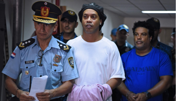 Wurde in Handschellen abgeführt: Ronaldinho.
