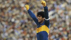DIEGO ARMANDO MARADONA FRANCO: 1981 wechselte Maradona von Argentinos Juniors im Tausch gegen sechs Spieler sowie eine Ablösesumme von vier Millionen US-Dollar zum Lieblingsklub seines Vaters. Gleich in seinem ersten Spiel gelangen ihm zwei Treffer.