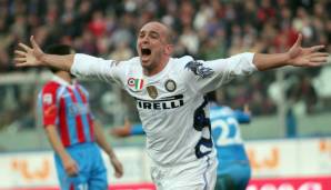 Cambiasso aber entschied sich, bei Real zu bleiben und sich durchzusetzen. Das gelang dem Defensivallrounder nicht, er ging 2004 ablösefrei zu Inter Mailand. Mit den Nerazzurri gewann er fünfmal den Scudetto und 2010 die CL.