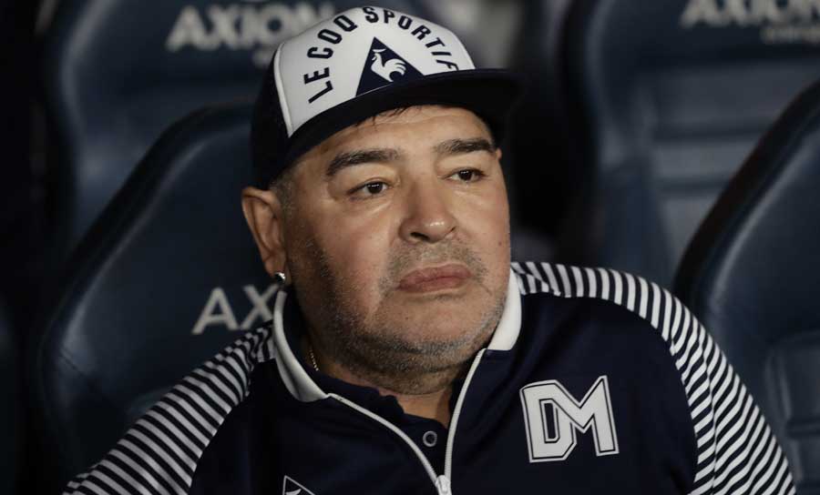 Diego Maradona hatte 2019 das Traineramt von Gimnasia y Esgrima La Plata übernommen. Nun war sein Team ausgerechnet bei den Boca Juniors zu Gast. Im Saisonfinale ging es um nichts Weniger als um den Titel.