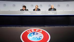 UEFA-Präsident Aleksander Ceferin (M.) sucht angesichts der Corona-Pandemie nach Lösungen.