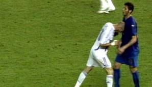 9. Juli 2006: Das WM-Finale in Berlin ist der letzte große Auftritt von Zinedine Zidane. Erst der coole Chip-Elfmeter zum 1:0, dann brennen ihm in der Verlängerung die Sicherungen durch. Rot nach Kopfstoß gegen Materazzi.