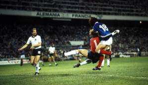 8. Juli 1982: Die Nacht von Sevilla ist wegen der Attacke des deutschen Torhüters Toni Schumacher auf Patrick Battiston ohnehin historisch, doch gleichzeitig gipfelte das Halbfinal-Duell bei der WM 1982 im ersten Elfmeterschießen der WM-Geschichte.