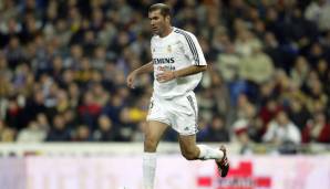 ZINEDINE ZIDANE: Wechselte zur Saison 2001/02 für die damalige Rekordsumme in Höhe von 77,5 Millionen Euro von Juventus Turin zu Real Madrid. Gewann mit den Königlichen 2002 durch ein Traumtor die CL gegen Leverkusen.