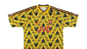 Platz 5: Arsenal, 1991-93, Auswärtsshirt - 430,21 €. Das Trikot gilt als extrem selten und ist zunehmend begehrt, seit Adidas bei Arsenal zurückgetreten ist. Ein wahres Sammlerstück!
