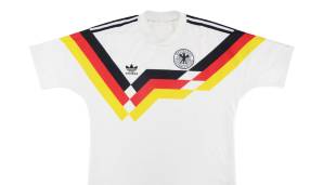 Platz 9: Deutschland, 1988-90, Heimshirt - 229.36 €. Erreichte dank des Triumphes bei der Weltmeisterschaft 1990 Legendenstatus.