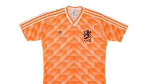 Platz 1: Niederlande, 1988, Heimshirt - 688,18 €. Es ist wohl das begehrteste Fußballtrikot aller Zeiten. In diesem Trikot schoss Marco van Basten die Oranje bei der EM 1988 zum Sieg. Nach dem Turnier wurde es nie wieder getragen.