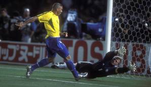 Doch auch ohne Ballack lieferte Deutschland den favorisierten Brasilianern einen heißen Fight. Ausgerechnet Oliver Kahn, der eine überragende WM gespielt hatte, patzte einmal schwer - und die Selecao hatte Ronaldo. Dessen Doppelpack entschied das Spiel.