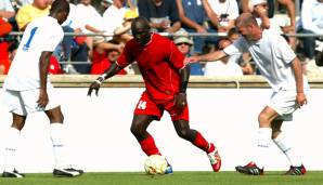 Liberia - George Weahs Nr. 14: Der Weltfußballer von 1995 ist in seiner Heimat mittlerweile Staatspräsident. 2018 spielte er im Alter von 51 Jahren für Liberia noch einmal für die Nationalmannschaft - anschließend wurde seine 14 eingemottet.