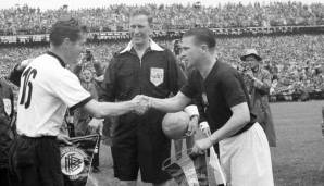 Honved Budapest - Ferenc Puskas' Nr. 10: Die Rückennummer von Ungarns Kapitän im WM-Finale (r.) 1954 wurde nach seinem Tod 2006 posthum nicht mehr vergeben.