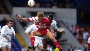 JOVO SIMANIC für MAURIZIO GAUDINO: Der 30. September 1992 ist ein trauriger Tag in der Geschichte des VfB Stuttgarts. Naja, das ist nicht so ganz richtig. Denn zunächst lief an diesem Tag alles wie am Schnürchen.