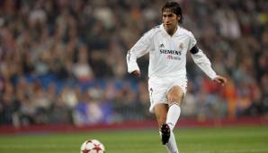 Platz 17: RAUL (Real Madrid) – 25 Punkte. Bis 2010 untrennbar mit dem weißen Trikot Reals verbunden, entzückte daraufhin zwei Jahre lang die Bundesliga im Schalker Dress. Trainiert seit vergangenem Sommer die Reservemannschaft der Königlichen.