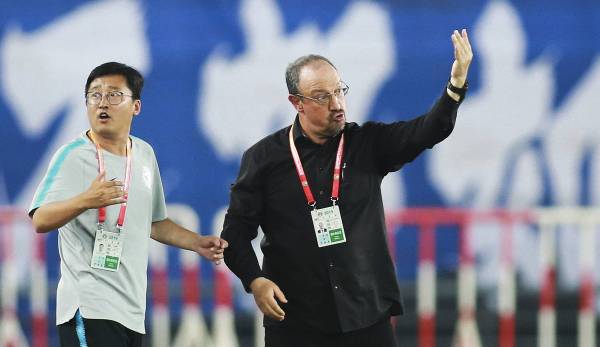 Der ehemalige Liverpool-Coach Rafael Benitez hat die Unzufriedenheit mit der Leistung seines Teams Dalian Pro mit einer unmissverständlichen Geste deutlich gemacht.