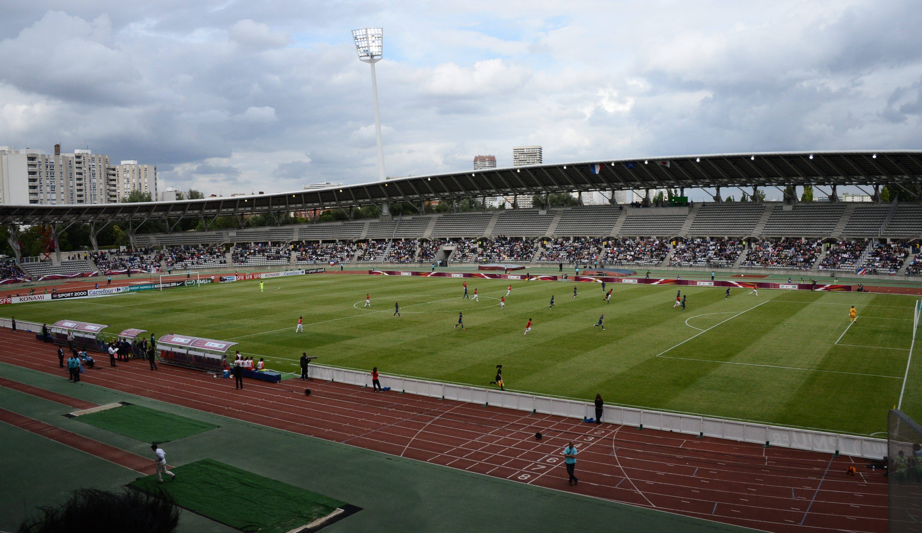 Seit 2007 ist das Rugby- und Leichtathletik-Stadion Stade Charlety mit seinen knapp 20.000 Plätzen die Heimstätte des Paris FC.
