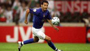 GIANLUCA ZAMBROTTA: Trotz des Ausscheidens der Italiener wurde der Rechtsverteidiger ins All-Star-Team gewählt. 2006 ging er von Juventus zu Milan. Danach ließ er seine Karriere in der Schweiz ausklingen – und wurde Trainer (zuletzt Suning).