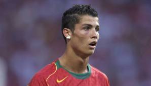 CRISTIANO RONALDO: In seinem ersten Turnier für die Nationalmannschaft spielte Ronaldo gleich groß auf. Im Anschluss an die EM war CR7 auch bei den Olympischen Spielen für Portugal aktiv. Das Team schied aber in der Vorrunde aus.