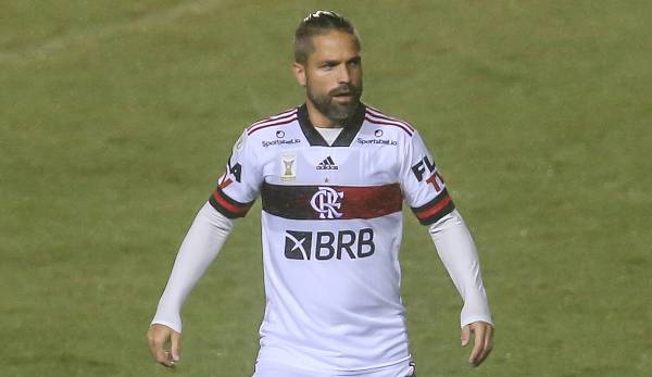 Diego spielte von 2006 bis 2009 für Werder Bremen. Seit 2016 steht er bei Flamengo unter Vertrag.