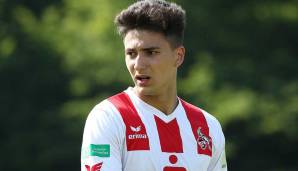 ELIAS OUBELLA (Heracles Almelo): Ausgebildet beim 1. FC Köln, sollte er dort in dieser Saison in der Reserve ans Profigeschäft herangeführt werden. Am Deadline Day schlug Heracles jedoch zu und holte den 19-jährigen Innenverteidiger in die Eredivisie.