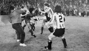 Nachdem dieser ihm acht Monate zuvor das Bein gebrochen hat, kommt es nach der Niederlage im Pokalspiel zu einer von Maradona initiierten Schlägerei. Der Verband sperrt ihn für drei Monate, Barca setzte ihn auf die Transferliste.